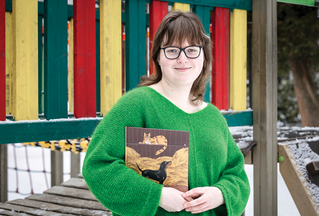 Komiksa Sunāns breiveibā autore Laura Melne latgaliski runā kopš bērnības, bet rakstību apguvusi pašmācības ceļā. «Kad man prasa, kā to izdarīt, saku — jāmēģina lasīt latgaliski. Dzeja ir labs veids, kā sākt.»
Foto — Ieva Salmane