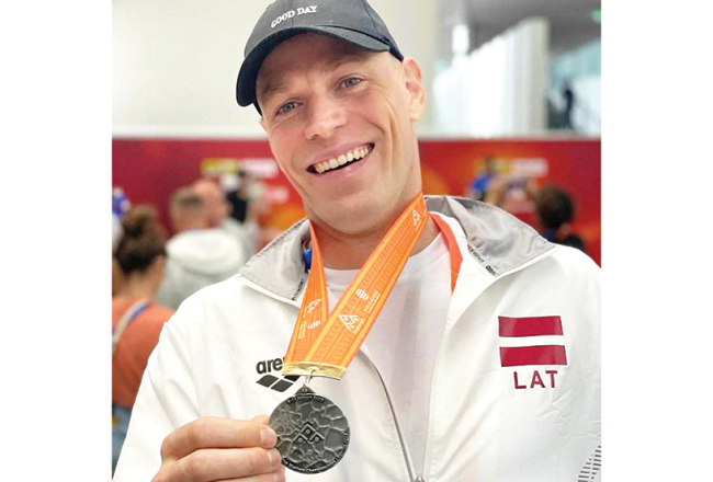 Andrejs Dūda ar zelta medaļu Fukuokas vecmeistaru pasaules čempionātā.
Foto no personīgā arhīva