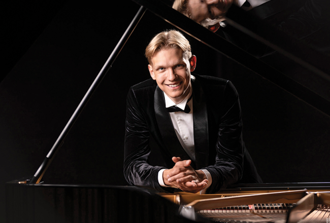 Par uzvaru Jāzepa Vītola Starptautiskajā jauno pianistu konkursā Daniils Mickevičs saņēma ne tikai 5000 eiro prēmiju, bet arī speciālbalvu — stipendiju Feuerwerk klavieru akadēmijas meistarklasēm Einbekā Vācijā.
Foto no personīgā arhīva