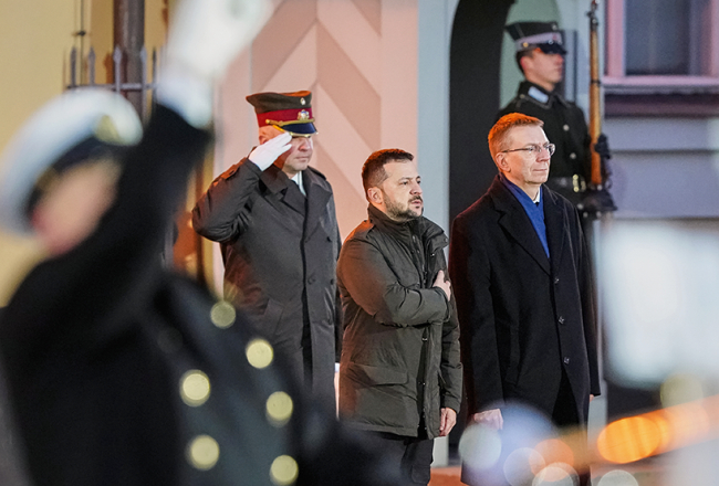 Ukrainas prezidenta Volodimira Zelenska sagaidīšana Rīgas pilī 11. janvārī.
Foto — Gatis Rozenfelds
