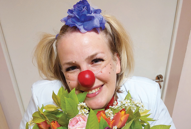 Dr. Rozīte ceļā pie bērniem Cēsu klīnikā.
Foto no personīgā arhīva