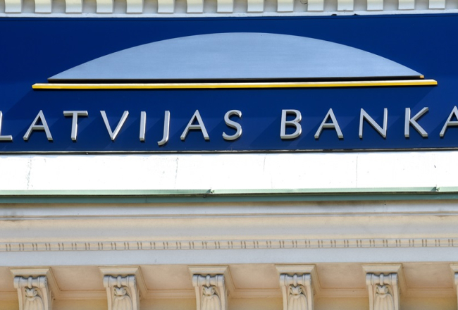Latvijas bankas restaurētais uzraksts. Foto - Zane Bitere, LETA