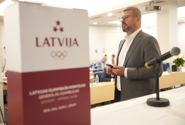 Latvijas Olimpiskās komitejas prezidents Jānis Buks Olimpiskās komitejas Ģenerālās asamblejas pārskata - vēlēšanu sesijā. Foto - Edijs Pālens, LETA