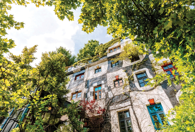 Kunst Haus Wien tagad sevi sauc par pasaulē zaļāko muzeju, jo atteicies no apkures ar dabasgāzi, pilnībā pārslēdzoties uz ģeotermālo enerģiju.