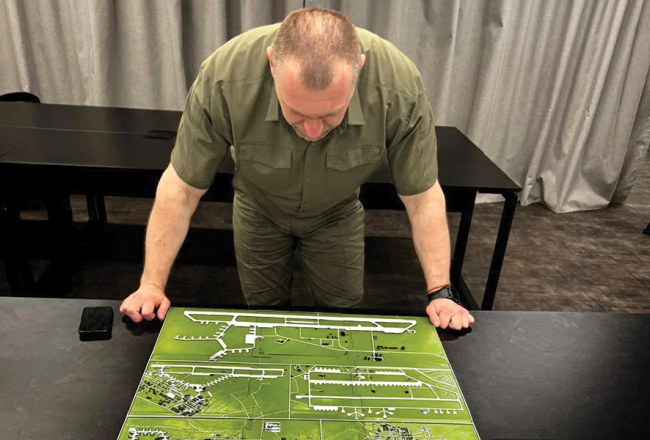 Militārās operācijas Zirnekļtīkls plānošana. 1. jūnija naktī ukraiņu droni uzbruka pieciem militārajiem lidlaukiem dziļi Krievijas iekšienē. Foto — Ukrainas Bruņotie spēki