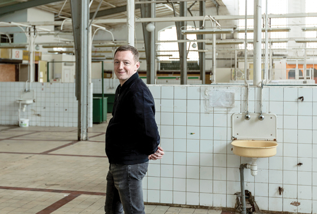 Apvienotajos Arābu Emirātos reģistrētā uzņēmuma GD&L Services un investora pārstāvis Vladlens Jakovļevs Vidzemes tirgus piena paviljonā.