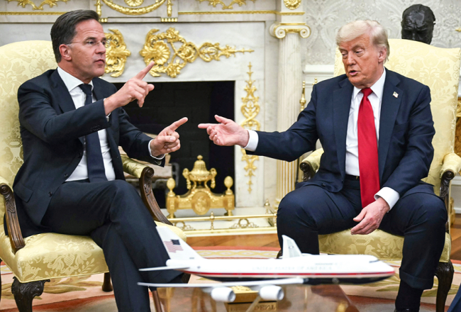 ASV prezidenta Donalda Trampa un NATO ģenerālsekretāra Marka Rutes tikšanās Baltajā namā 14. jūlijā.