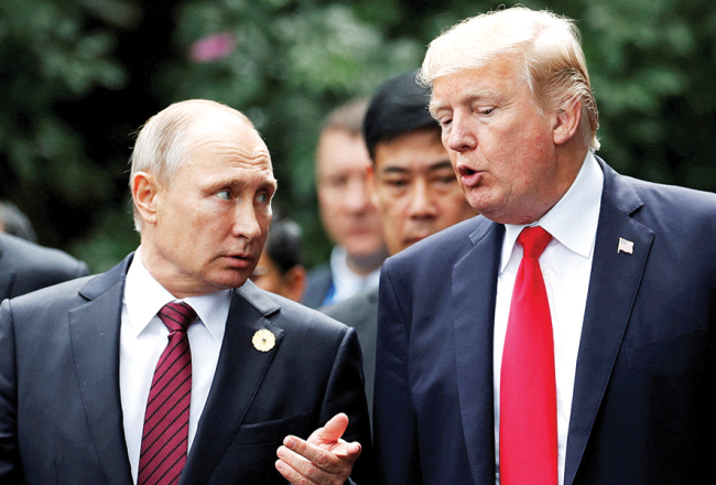 ASV prezidents Donalds Tramps un Krievijas līderis Vladimirs Putins abu iepriekšējās tikšanās laikā 2017. gadā Vjetnamā.