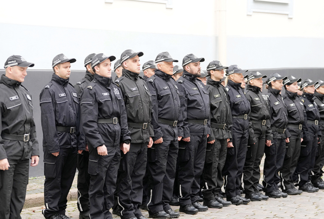 Rīgas vicemērs Edvards Ratnieks vēlas imigrantu tvarstīšanas reidos sūtīt pašvaldības policistus.