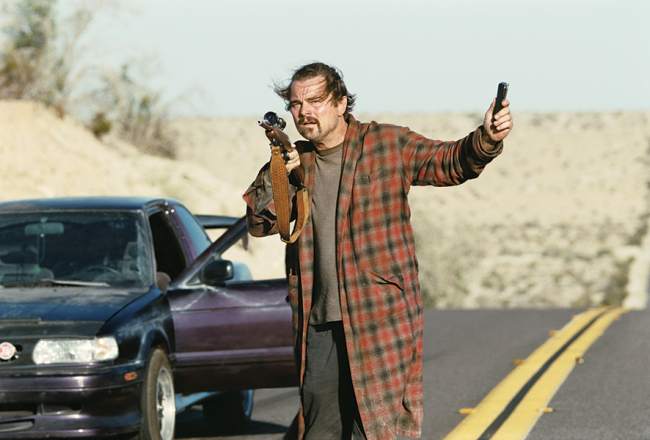Leonardo Di Kaprio spēlētais vientuļais tētuks, kurš — lai arī dzīves nogurdināts — ir gatavs uz visu, lai aizstāvētu briesmām pakļauto pusaudzi. Publicitātes foto