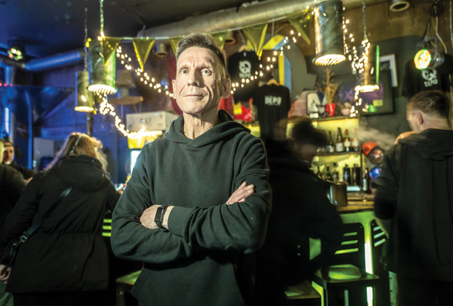 «Es nejūtu misiju tajā, ko daru. Daru to savam priekam,» saka Depo īpašnieks Guntis Vanags.