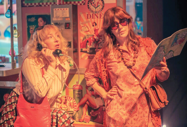 Telmas lomā Ieva Puķe (pa kreisi), Luīze — Elīna Vāne. Publicitātes foto