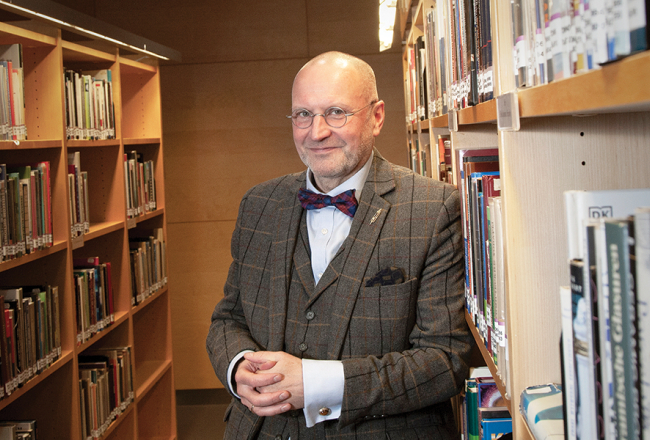 Vācu vēsturnieks Tomass T. Millers pērn pievērsās pirmās latviešu valodā drukātās grāmatas noslēpumu izpētei.