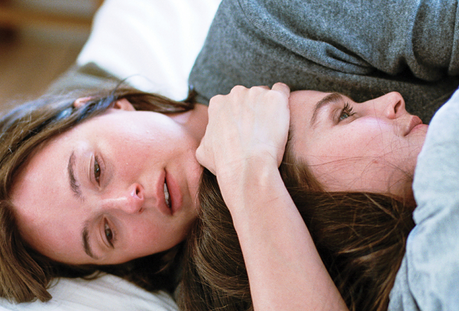 Renātes Reinsves un Ingas Ibsdoteras Lilleosas spēlētās māsas. Publicitātes foto