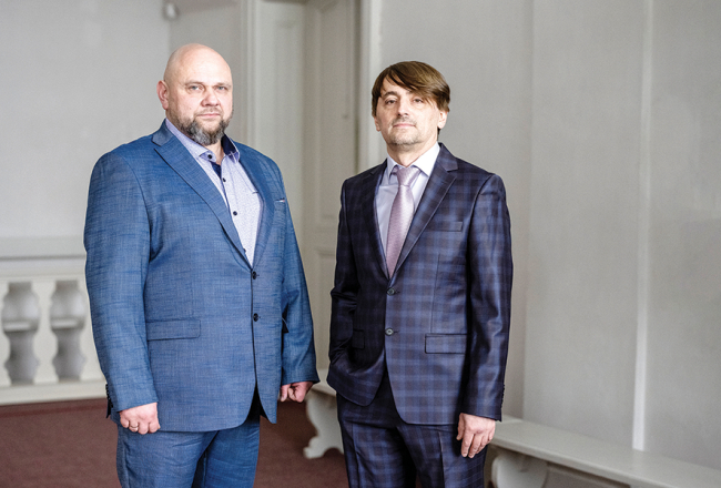 Juris Vīksna (no kreisās) un Andris Varaksins, SIA AJV Grupa īpašnieki.