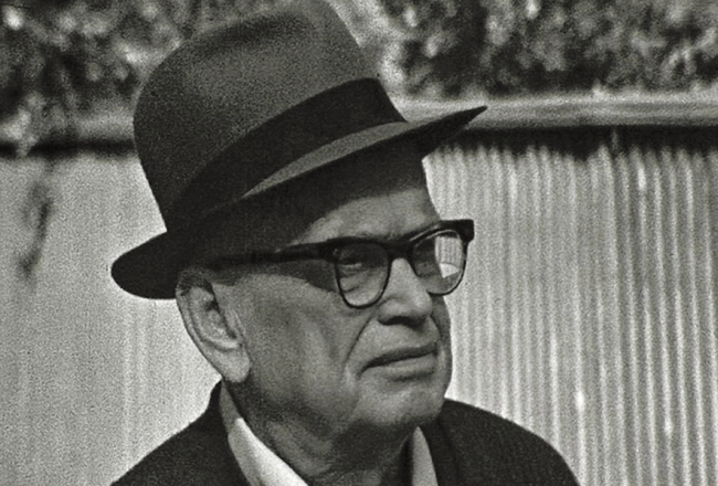 Fricis Menders Jūrmalā 1969. gada vasarā. Kadrs no Pauļa Lazdas filmētā materiāla viesošanās laikā Latvijā. Latvijas Nacionālā arhīva krājums