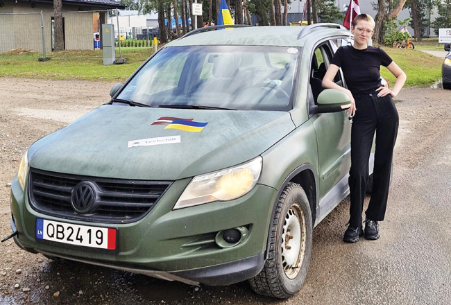 Laura Goldštrema tviterkonvoja ekspedīcijās bieži ir vienīgā meitene vīru vidū, taču aizbraukusi visvairāk reižu. Viņa uzsver, ka ekspedīciju skaitu nekrāj rekorda dēļ. «Braukšu, kamēr vajadzēs. Kamēr karš beigsies»