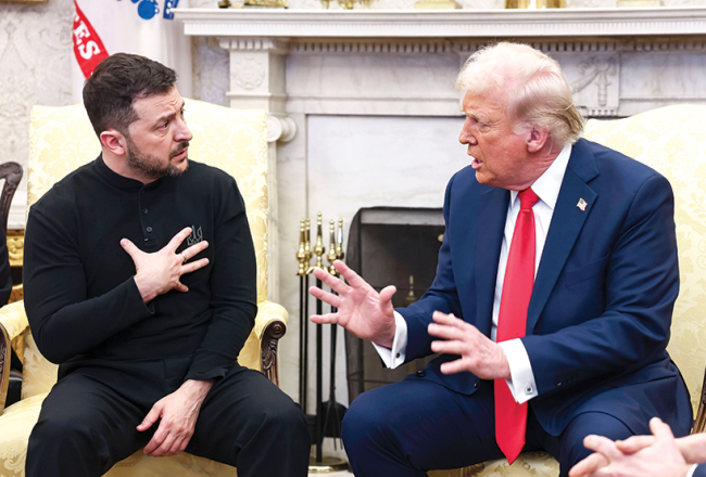 28. februārī tikšanās laikā ar Ukrainas prezidentu ASV prezidents Donalds Tramps un viceprezidents Džeimss Venss publiski pārmeta Volodimiram Zelenskim nepateicību par ASV sniegto atbalstu un nevēlēšanos izbeigt karu. Zelenskis atbildēja, ka ir pateicies amerikāņu tautai par atbalstu un ka nevajag uzticēties Putinam. Tikšanās Baltajā namā tika pārtraukta, lai gan bija iecerēts lemt par Ukrainas derīgo izrakteņu vienošanos. Vēlāk Zelenskis paziņoja, ka ir gatavs parakstīt vienošanos ar ASV par Ukrainas derīgo izrakteņu ieguvi, taču negrasās atvainoties Trampam.
Foto — Scanpix
