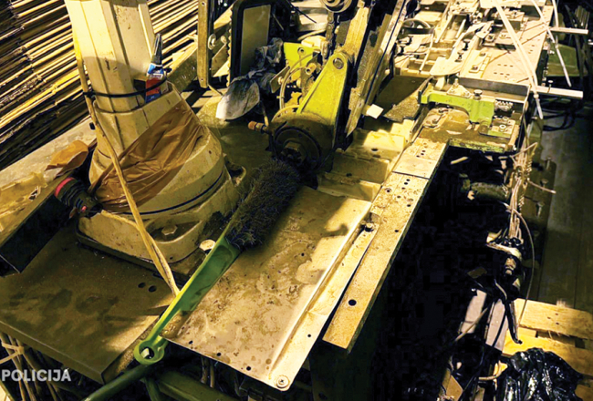 Valsts policijas publiskotie attēli no vēl vienas nesen atklātās nelegālās cigarešu ražotnes Rēzeknes pusē