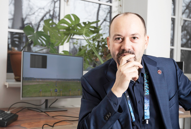 Kirils Solovjovs sāka programmēt septiņu gadu vecumā, kad apnika spaidīt kalkulatora pogas. Pats pirmais dators atdots kolekcionāram Siguldā, bet otrais joprojām glabājas paša mājās.