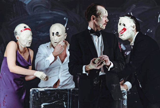 Galvenā varoņa Frenka lomā Arturs Krūzkops (priekšplānā).