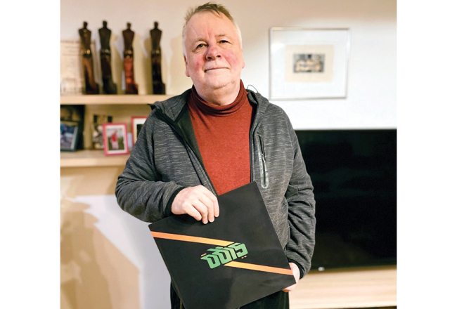 Pazīstamākais ODIS dalībnieks Arnis Mednis ar jauno skaņuplati. Publicitātes foto