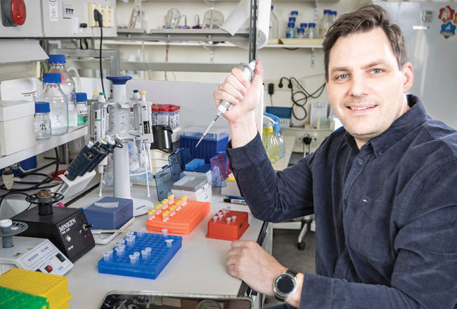 Kalvja Branguļa komanda ir vienīgā Eiropā, kas pēta borēliju proteīnu struktūras.