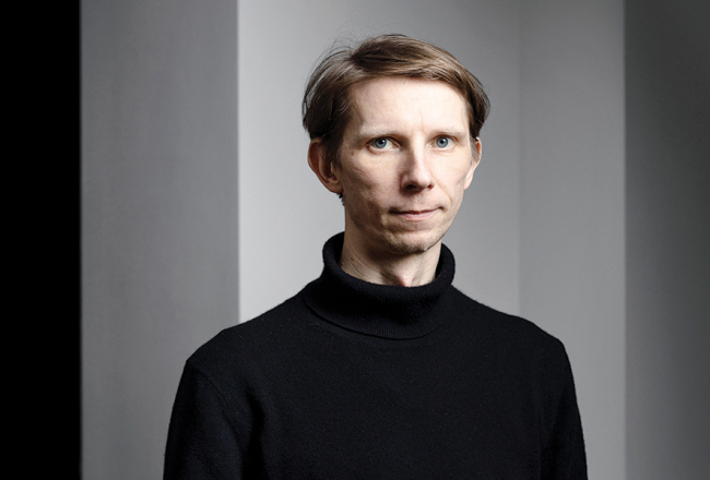 Jonass Sildre: Mēs parasti sēdējām pie galda, es viņiem rādīju, kas man ir gatavs, viņi [Perts un viņa sieva] komentēja, vai tas, ko esmu izveidojis, atbilst patiesībai.