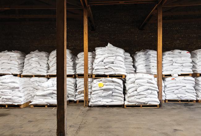 Pieci jūras konteineri ar minerālmēsliem no Baltkrievijas.