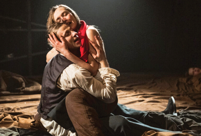 Apmātība ar Lauras Siliņas spēlēto Aiju, kas pārņem Klāva Kristapa Košina Jāni, ir traģiska, jo savu degradāciju viņš vēro bez ilūzijām.