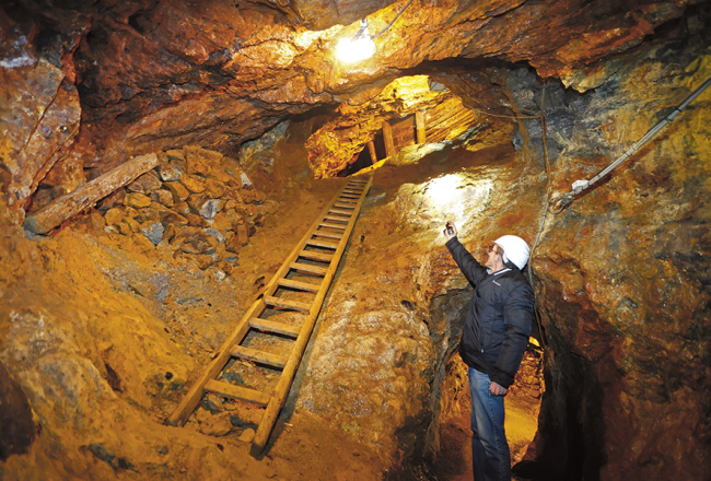 Kalnrūpniecība Harca kalnu reģionā Saksijā-Anhaltē aizsākās aptuveni 1400. gadā. Par kalnraču darbu pazemē 17.—19. gadsimtā var uzzināt Glāzebahas raktuvēs izveidotajā muzejā. Foto — Matthias Bein/DPA/Picture-Alliance/Scanpix/LETA