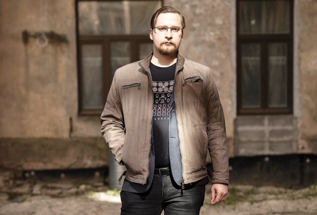 Par izteiktajiem draudiem Ivars Šteinbergs nav vērsies policijā. Tā vietā viņš pēdējās dienas pavadījis, rakstot jaunu dzeju. «Man šķiet, ka ļaunākais, ko es varu darīt, ir sakņupt un padoties.»