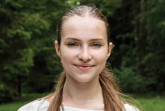 Anastasijai Hrebenai (13) no Kijivas apgabala karš iemācījis priecāties par katru nodzīvoto dienu.