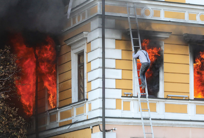 Krievu dronu uzbrukumā Kijivai 28. septembrī nogalināts viens un ievainots 21 cilvēks, tajā skaitā trīs bērni. Trāpīts Ukrainas Nacionālās zinātņu akadēmijas ēkai, medicīnas centram un citiem objektiem pilsētas centrā.