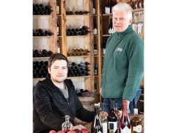 Reinis (no kreisās) un Jānis Zilveri, ZS Pīlādži saimnieki.