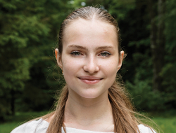 Anastasijai Hrebenai (13) no Kijivas apgabala karš iemācījis priecāties par katru nodzīvoto dienu.