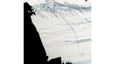 Visātrāk sarūkošais ledājs — Painailendas glečers Antarktikā. Ilustratīvs attēls no NASA satelīta. 