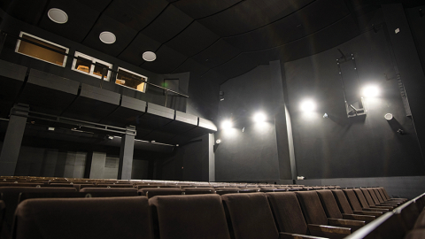 Viena no lielākajām pārmaiņām ir ventilācijas sistēma, kas izveidota zālēs, turklāt, piemērojot to leļļu teātra specifikai, lielā skatītāju zāle ir nokrāsota melna.
Foto — Reinis Inkēns