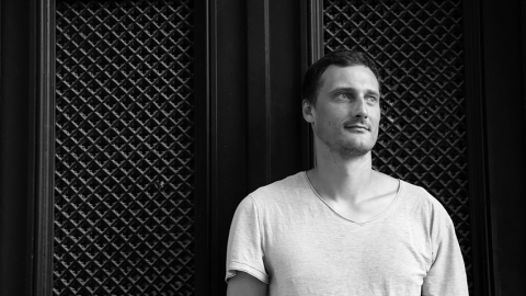 Andris Alps ir dzejnieks un prozaiķis, publicējies Punctum, Strāva u. c. izdevumos. Dzejoļi tulkoti angļu un ukraiņu valodā. Jau vairākus gadus viņš aktīvi piedalās dzejas lasījumos un mēdz arī pats tos organizēt