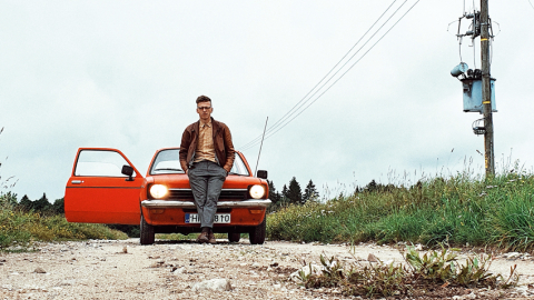 Autors Kārlis Lesiņš dodas uz dažādiem dzelzceļa līnijas Rail Baltica pieturas punktiem. Publicitātes foto