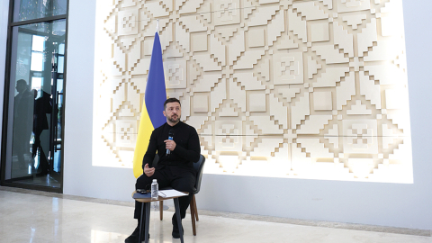 Ukrainas prezidents Volodimirs Zelenskis preses konferencē Ukrainas vēstniecībā Ankarā 15. maijā. Uz viņa piedāvājumu aci pret aci tikties ar Vladimiru Putinu Krievijas diktators tā arī neatsaucās.