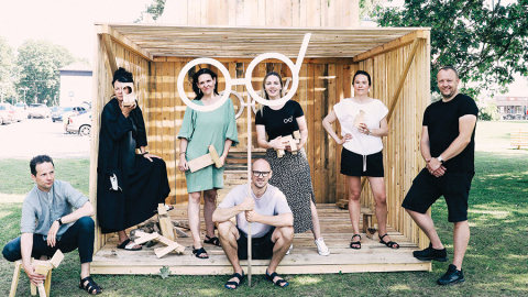 Festivāla radošā komanda:  Reinis Suhanovs (no kreisās), Ilze Znotiņa, Lija Lauze, Jānis Znotiņš, Madara Lopenova, Alma Kušķe un Rihards Gulbis. Foto — Lita Millere