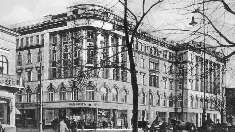 4. Rīgas savstarpējās kredītsabiedrības ēka Aleksandra (Brīvības) bulvāra un Elizabetes ielas krustojumā 20. gadsimta sākumā