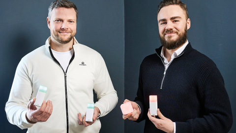 Kaspars Škerba, SIA Geynut īpašnieks (no kreisās), un Toms Pļevoks, uzņēmuma direktors.