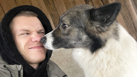 Modris kopā ar Boru uz Brunavu pārcēlās pagājušā gada maijā. Viņa bija draudzīga un pieradusi pie svešiniekiem, jo iepriekš dzīvoja cita pagasta centrā.