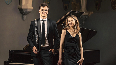 Klarnetists Artūrs Perts un pianiste Evelīna Jēkabsone. Publicitātes foto