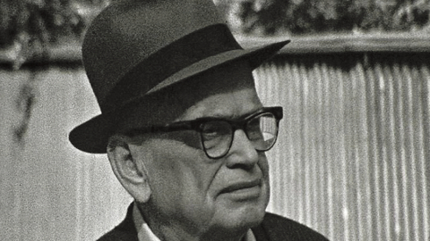 Fricis Menders Jūrmalā 1969. gada vasarā. Kadrs no Pauļa Lazdas filmētā materiāla viesošanās laikā Latvijā. Latvijas Nacionālā arhīva krājums