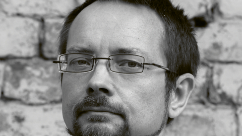 Māris Salējs (1971) — latviešu dzejnieks, atdzejotājs, literatūrzinātnieks, piecu dzejas krājumu autors. Šai publikācijai izvēlēti dzejoļi no sestā krājuma manuskripta.