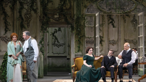 Aina no JRT izrādes Mazās lapsas.
Foto — Jānis Deinats