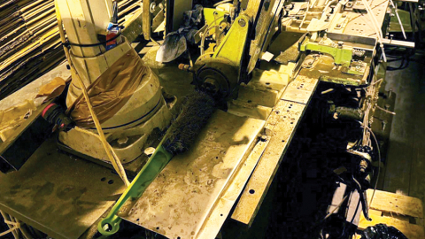 Valsts policijas publiskotie attēli no vēl vienas nesen atklātās nelegālās cigarešu ražotnes Rēzeknes pusē